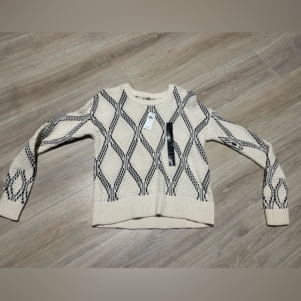 New with tag Banana Republic Cream and Black Patterned Sweater size Small